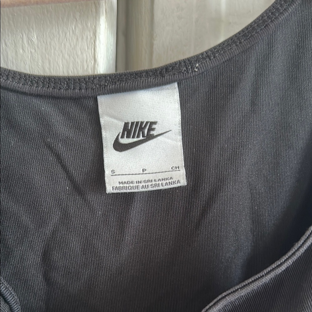 Nike Black Fitted Sleeveless Tank Top - Picture 3 of 4